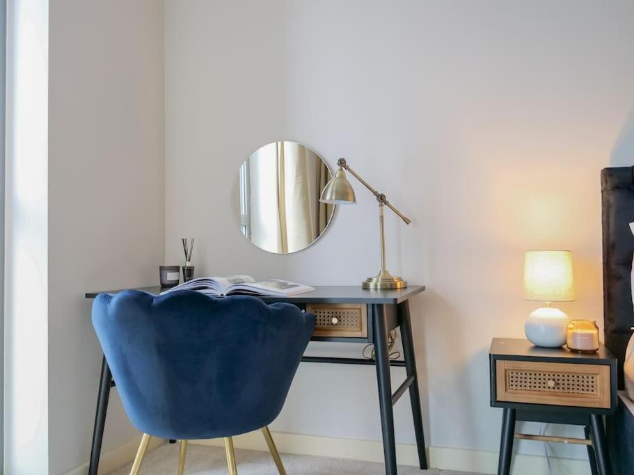 Stylish Urban Sanctuary With Parking Apartment Londra Exterior foto