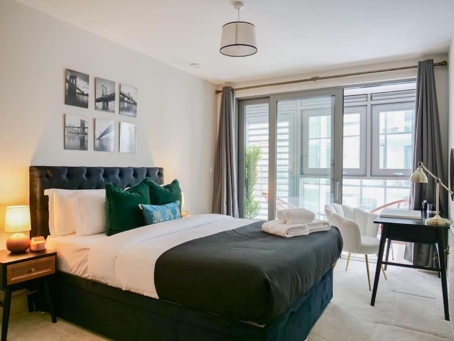 Stylish Urban Sanctuary With Parking Apartment Londra Exterior foto