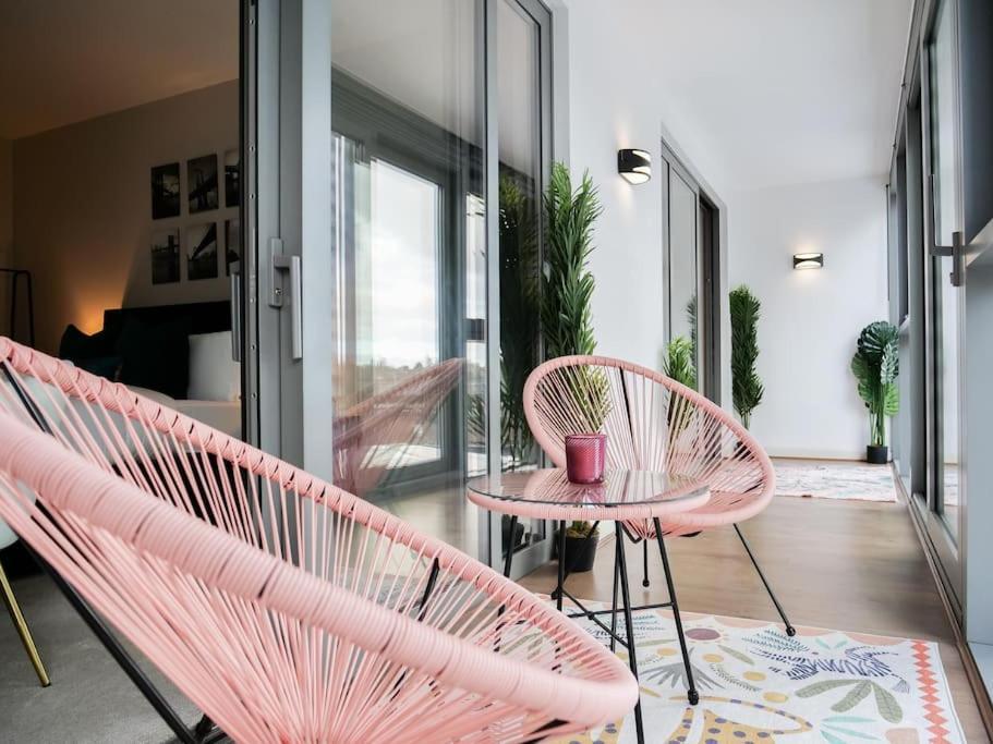 Stylish Urban Sanctuary With Parking Apartment Londra Exterior foto