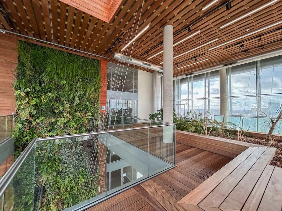 Stylish Urban Sanctuary With Parking Apartment Londra Exterior foto